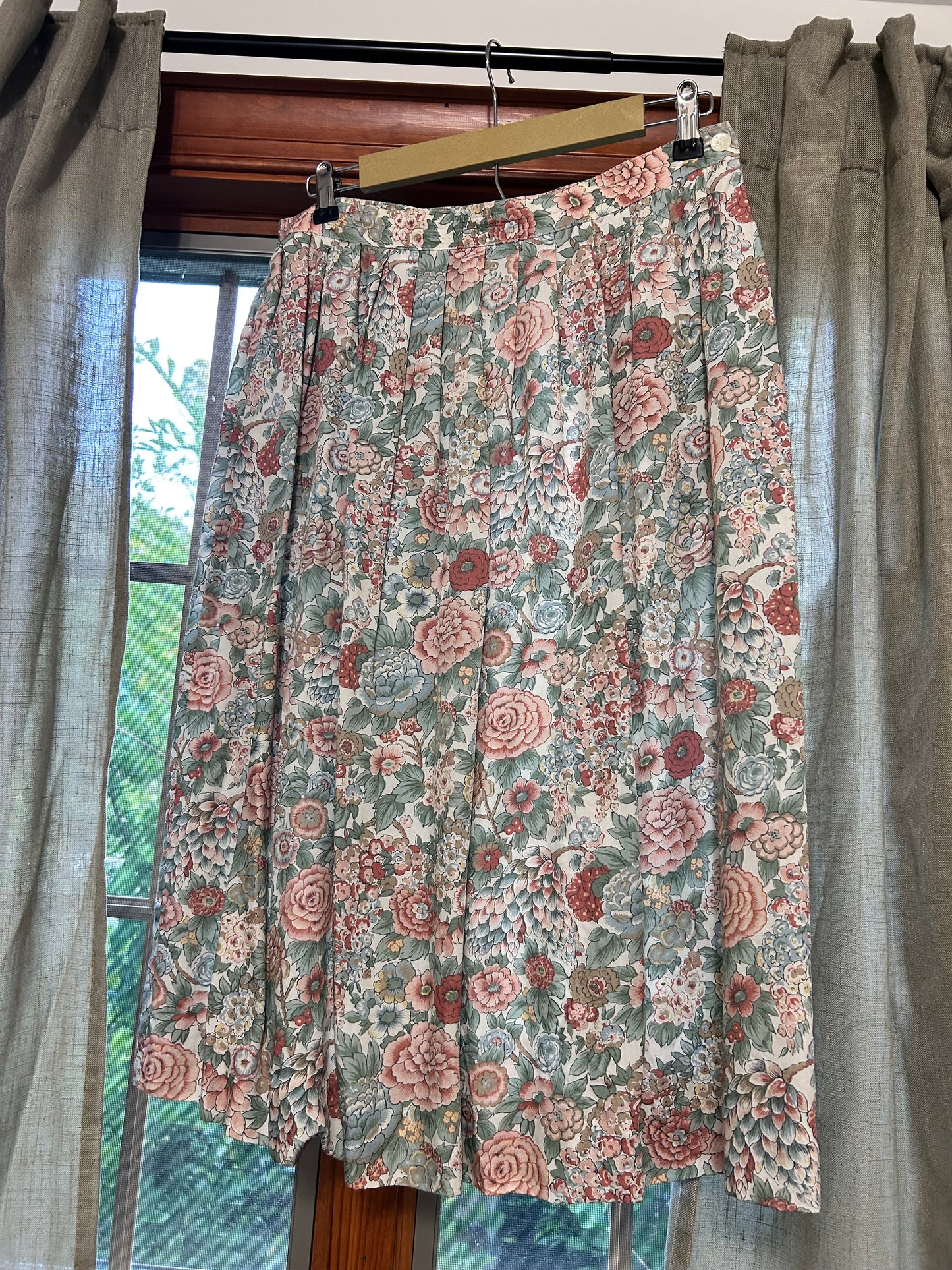 Vintage Floral Skirt L/XL