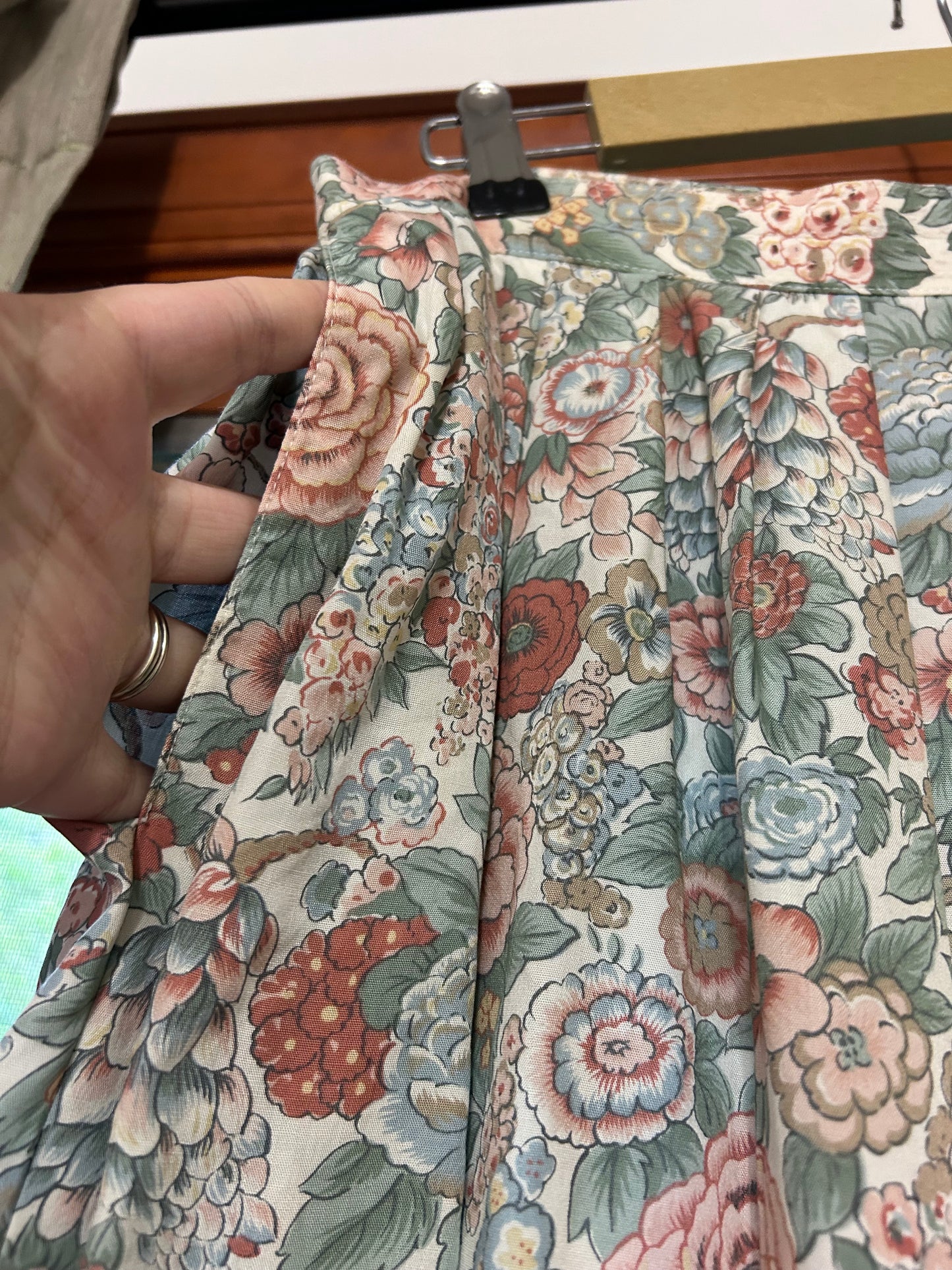 Vintage Floral Skirt L/XL