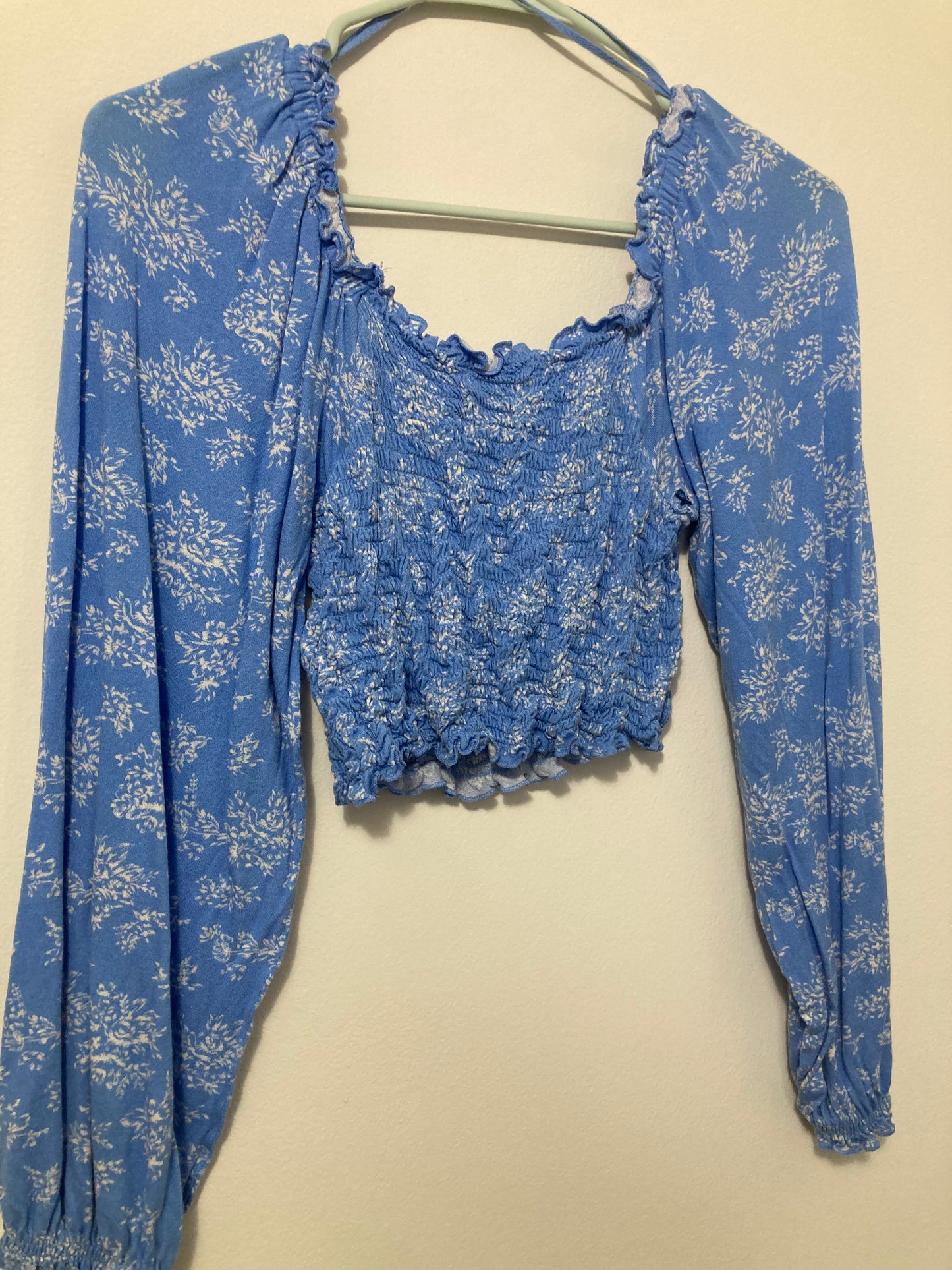 Urban Outfitters blue floral cinched top M